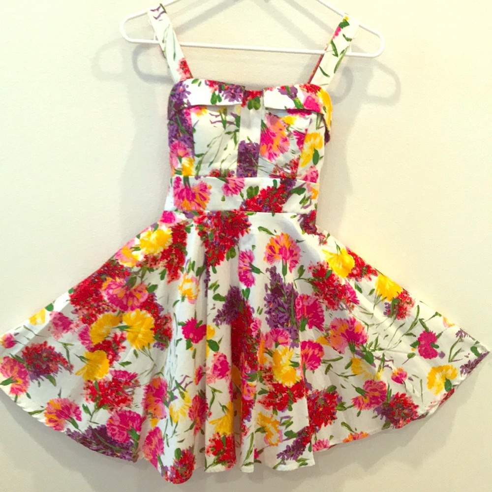 Colorful chic dress 🥰